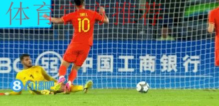 我们的故事 | 亚运男足小将亲吻护腿板告慰已故队友：替他实现国家队梦想